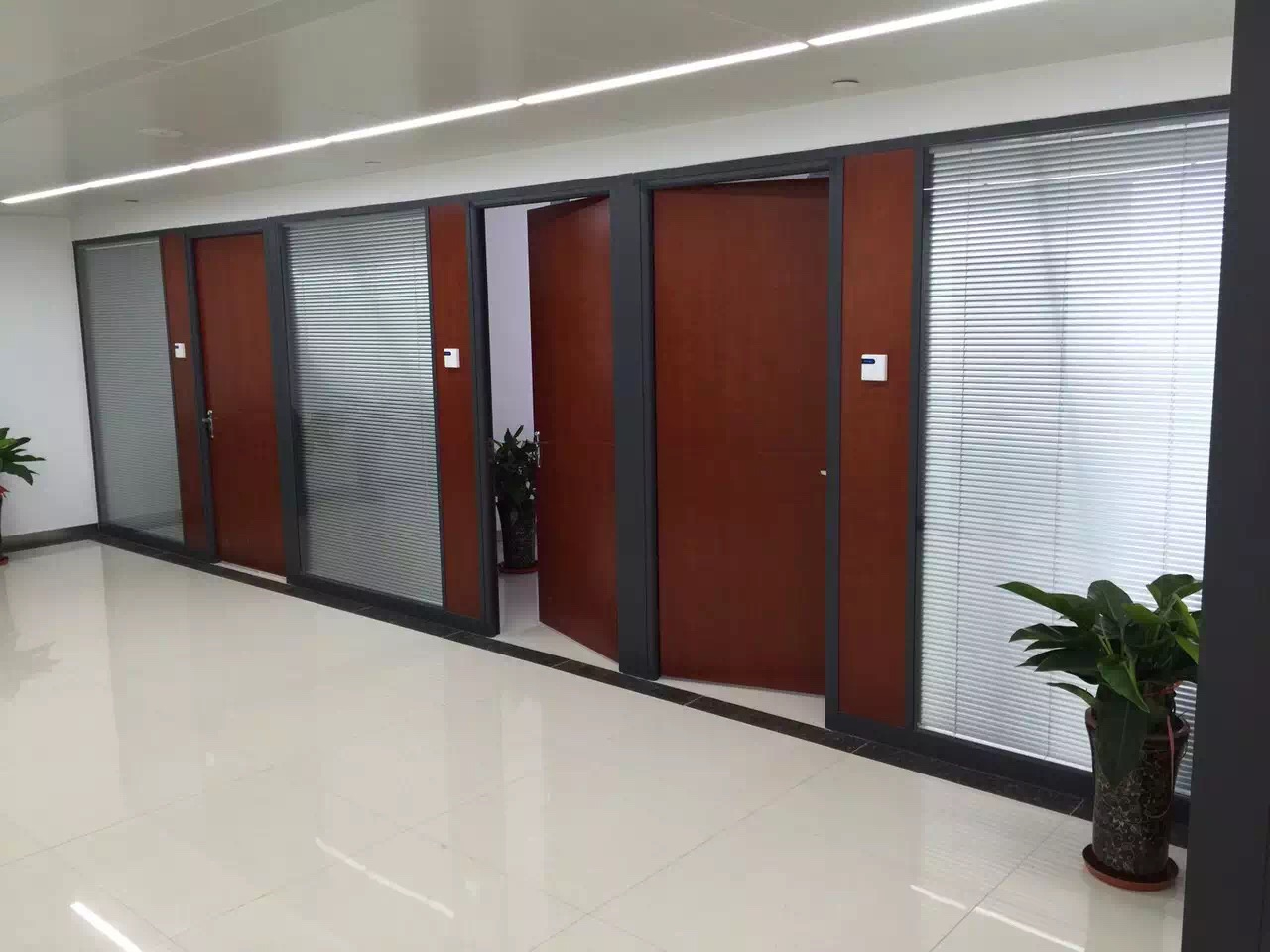 西寧辦公隔斷哪家牌子好？——西寧雅閣隔墻（因為專一、所以專業(yè)）
