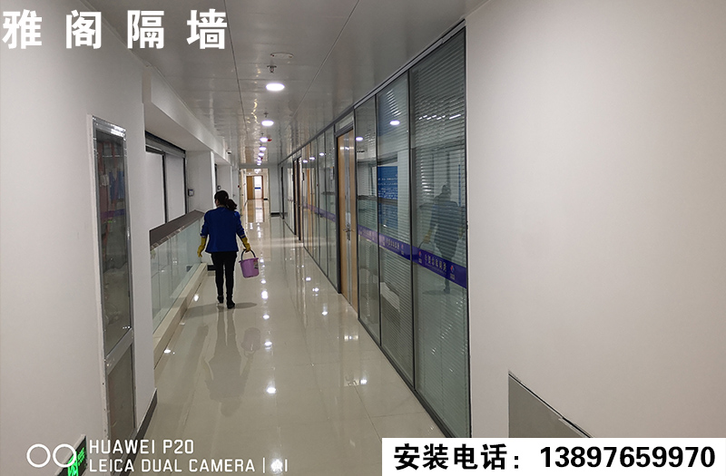 雙玻百葉隔斷（青?？舜T建筑有限公司）